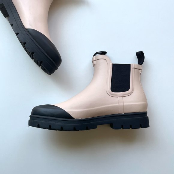 Everlane Pink and Black Chelsea Rain Boots - Picture 4 of 6